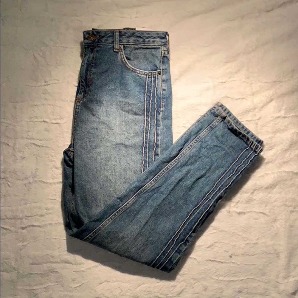 NWT BDG UO High Wasted Mom Jeans